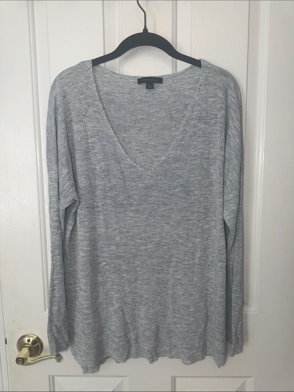 Ann Taylor Heather Light Gray V-Neck Sweater